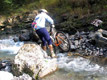...impegnato in un guado difficile