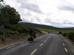 si sale verso la Cruz de Hierro