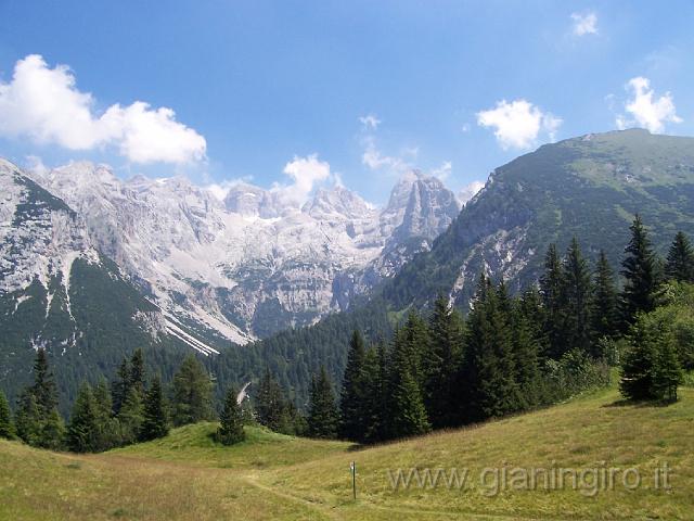 100_1330.JPG - ...e finalmente la discesa verso la Val d'Agola
